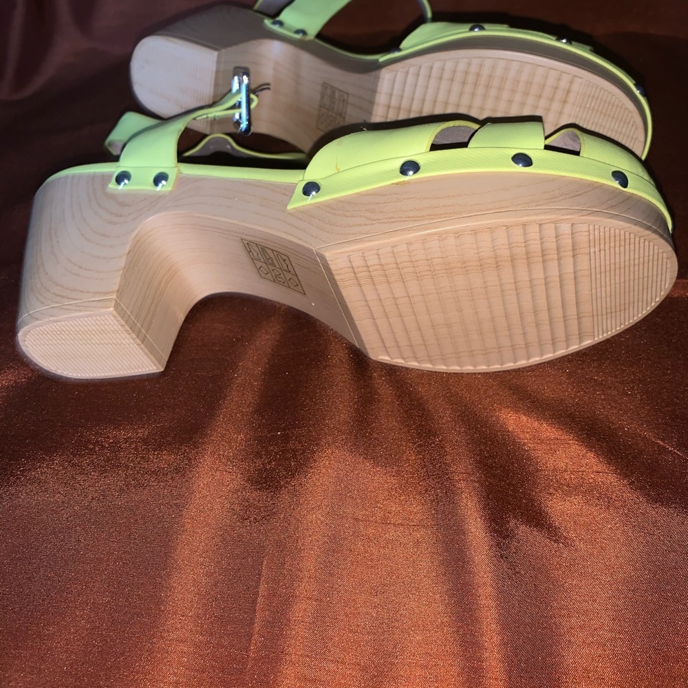Heels - Picture 3 of 6